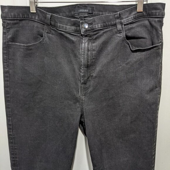 J Brand | Maria plus size hi-rise Vanity skinny jeans in black - Picture 4 of 11